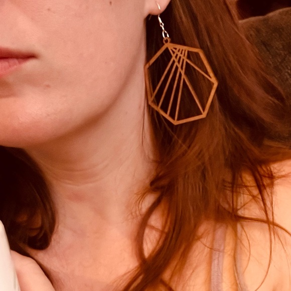 Geometric wooden dangle earrings - Picture 7 of 7